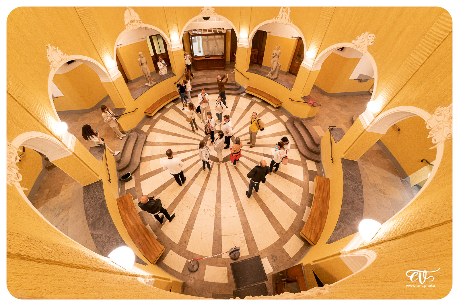 LES NOUVEAUX BAINS MUNICIPAUX