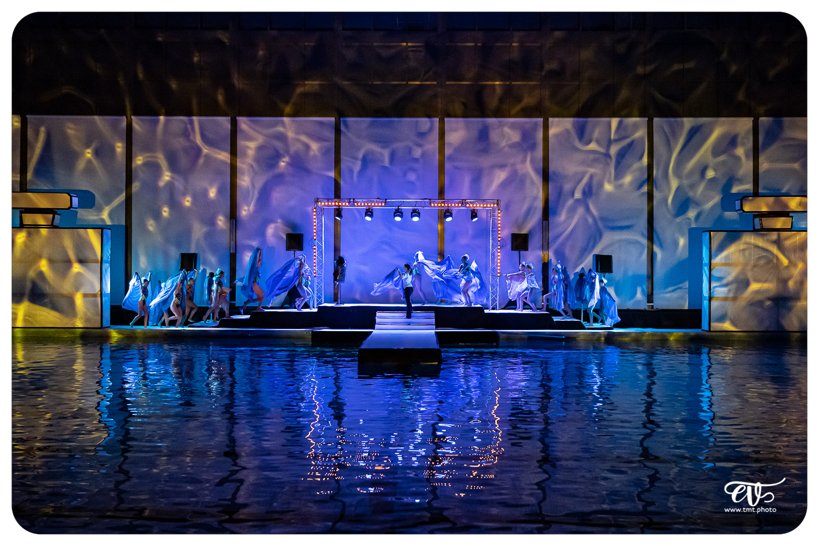 Le bns en mode haute couture 51742655053 o